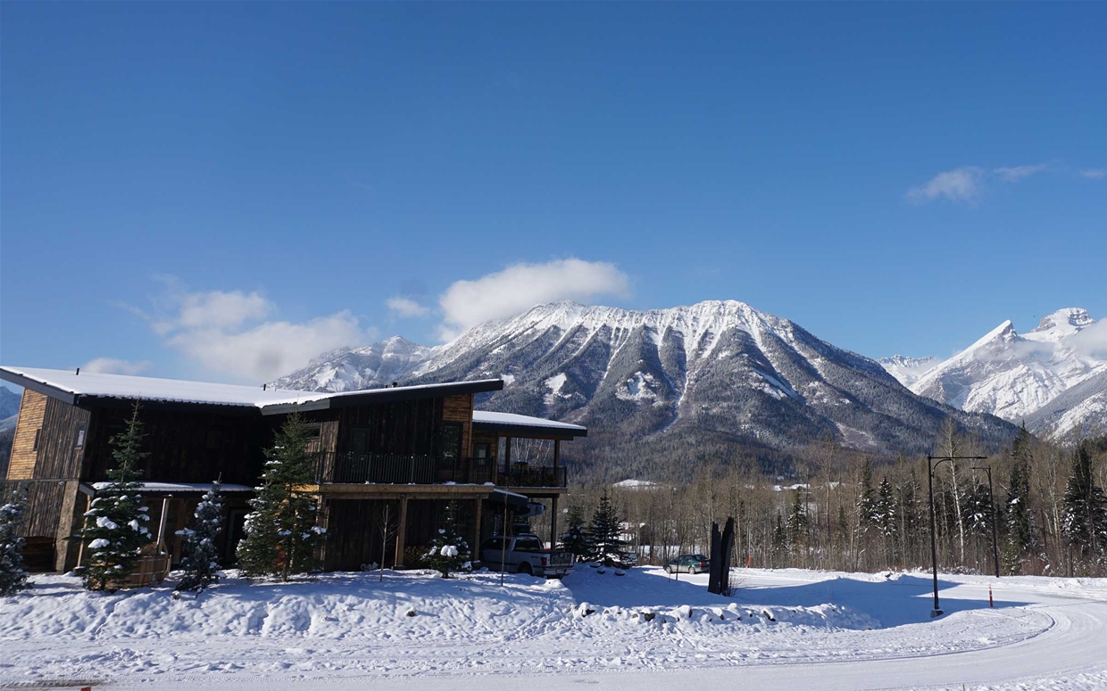 View of Blackstone B&B in winter - Mt Fernie, Three Sisters mtns in background