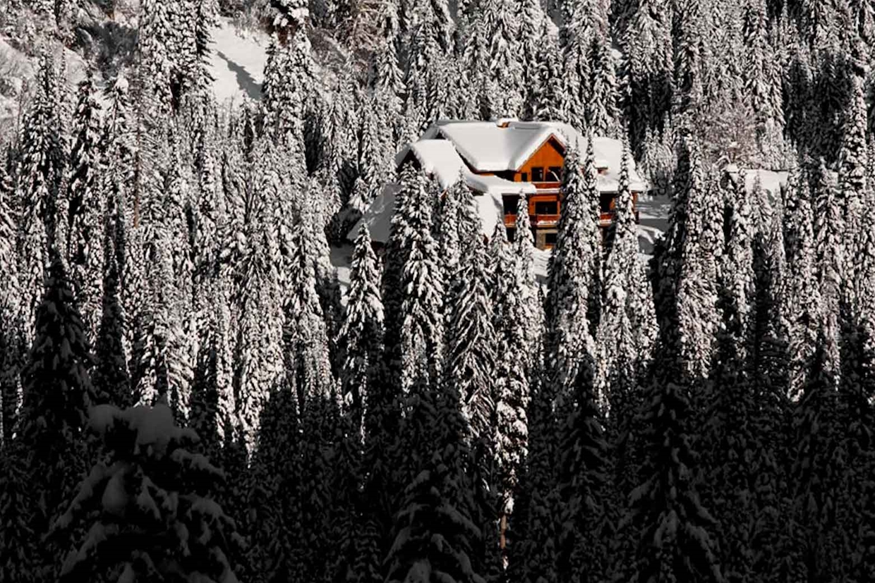 Island Lake Lodge in Winter
