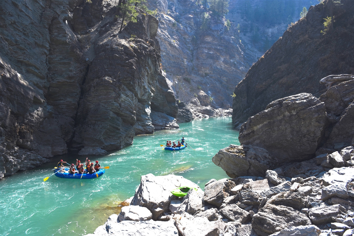 Rafting the canyon
