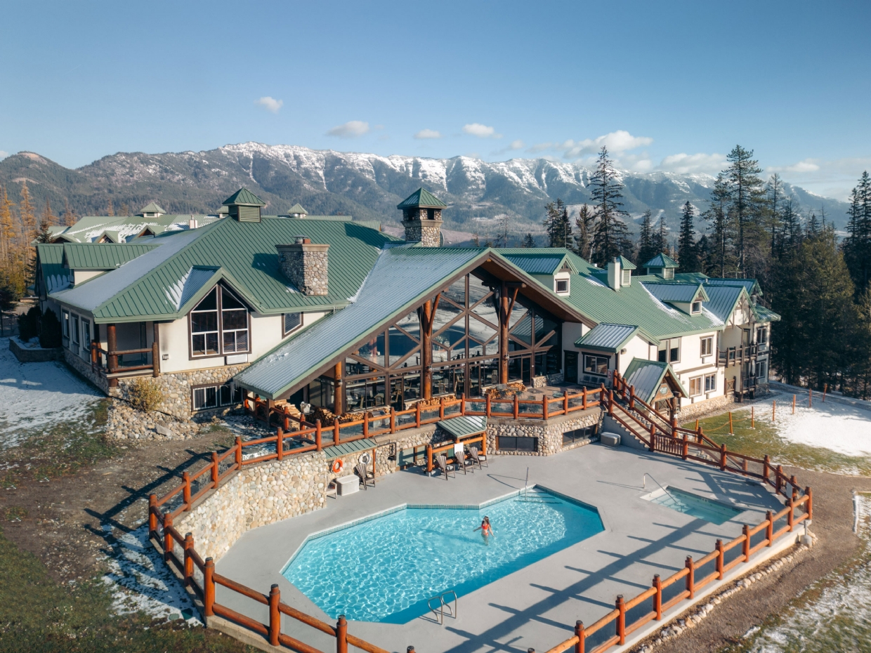 Enjoy a Fall getaway at the Lizard Creek Lodge