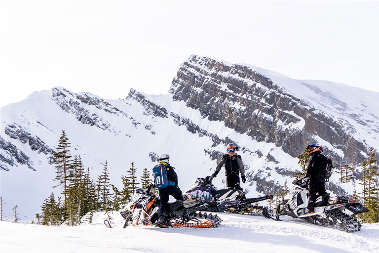 Snowmobiling with Weir Boondocking - Image MKuhn