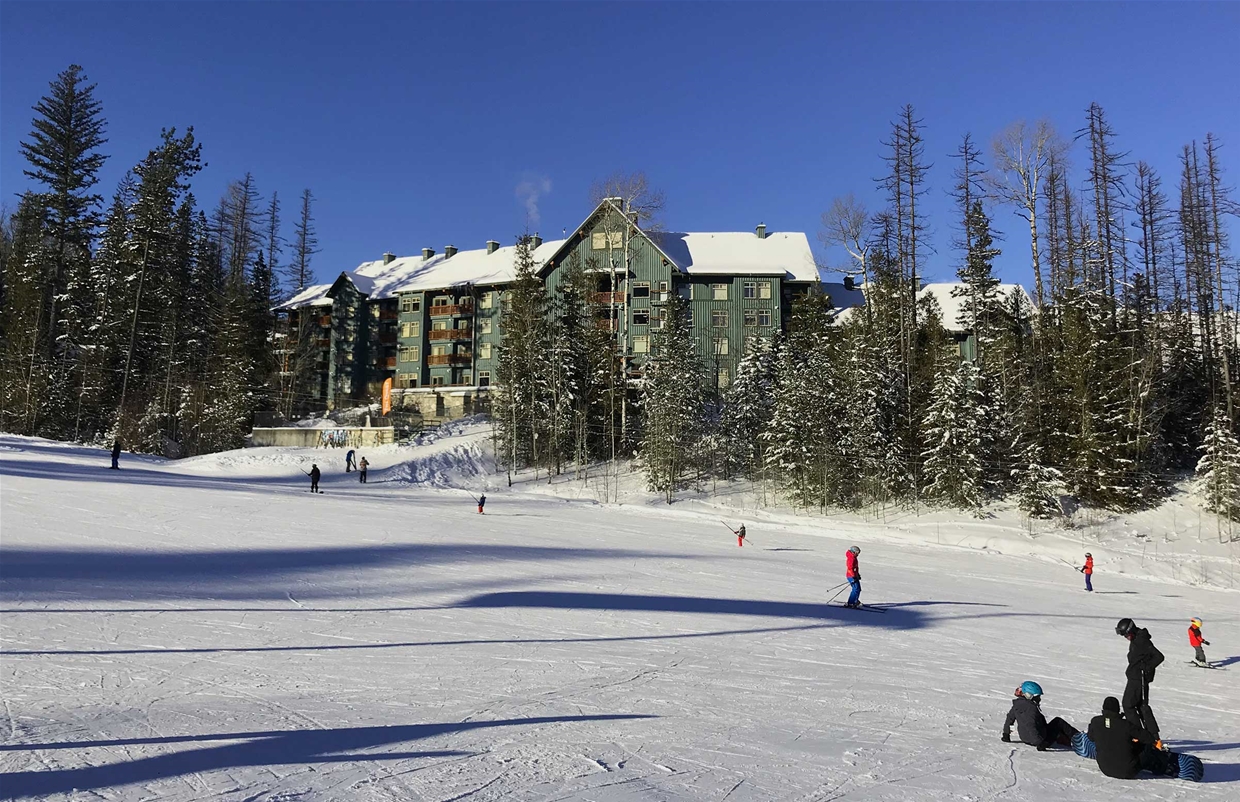 Snow Creek Lodge - slopeside by Mighty Moose Lift