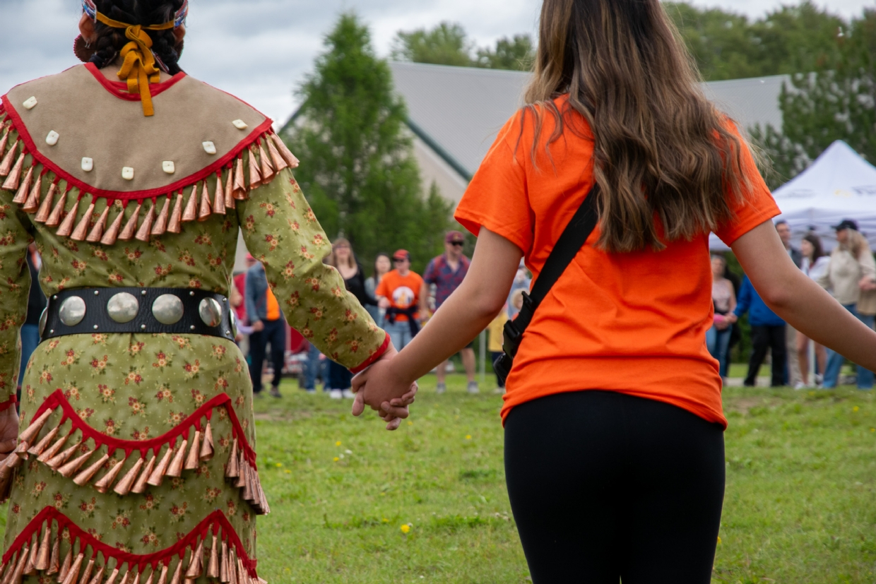 Yaq?it ?a·knuq?I ‘it traditional drumming, dancing & games