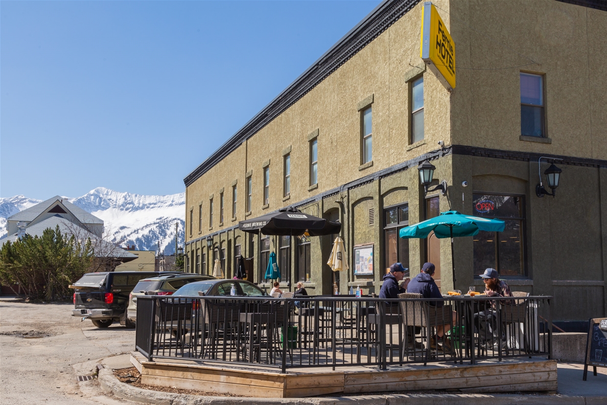 Outdoor dining at The Fernie Taphouse