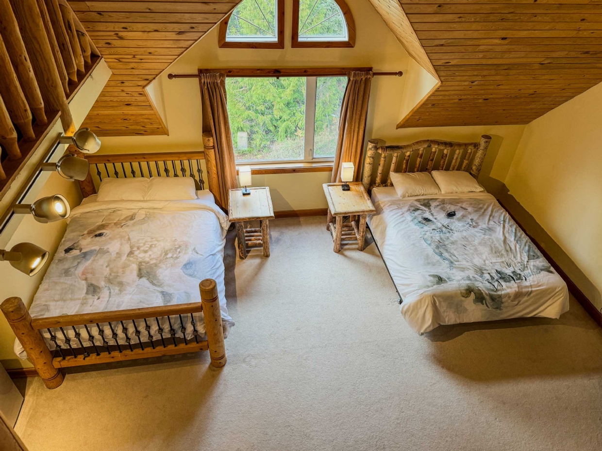 Top floor bedroom | Elk View Lodge