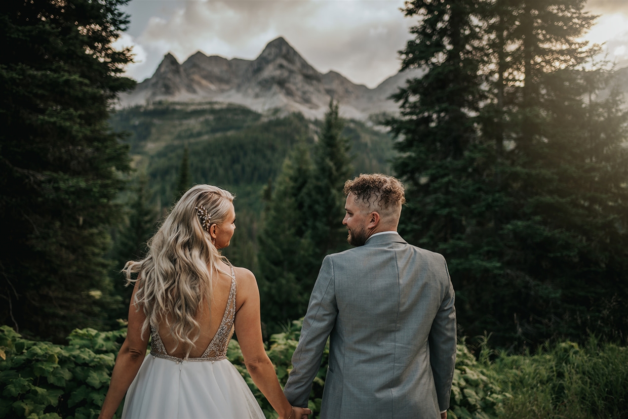 Wedding photography in the spectacular Canadian Rocky Mountains