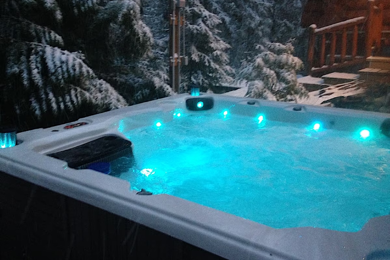 Fernie Log Cabin Hot Tub
