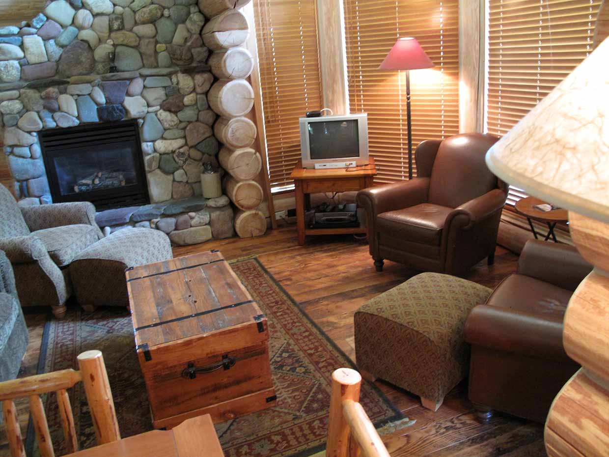 Snow Creek Cabins - Living Room