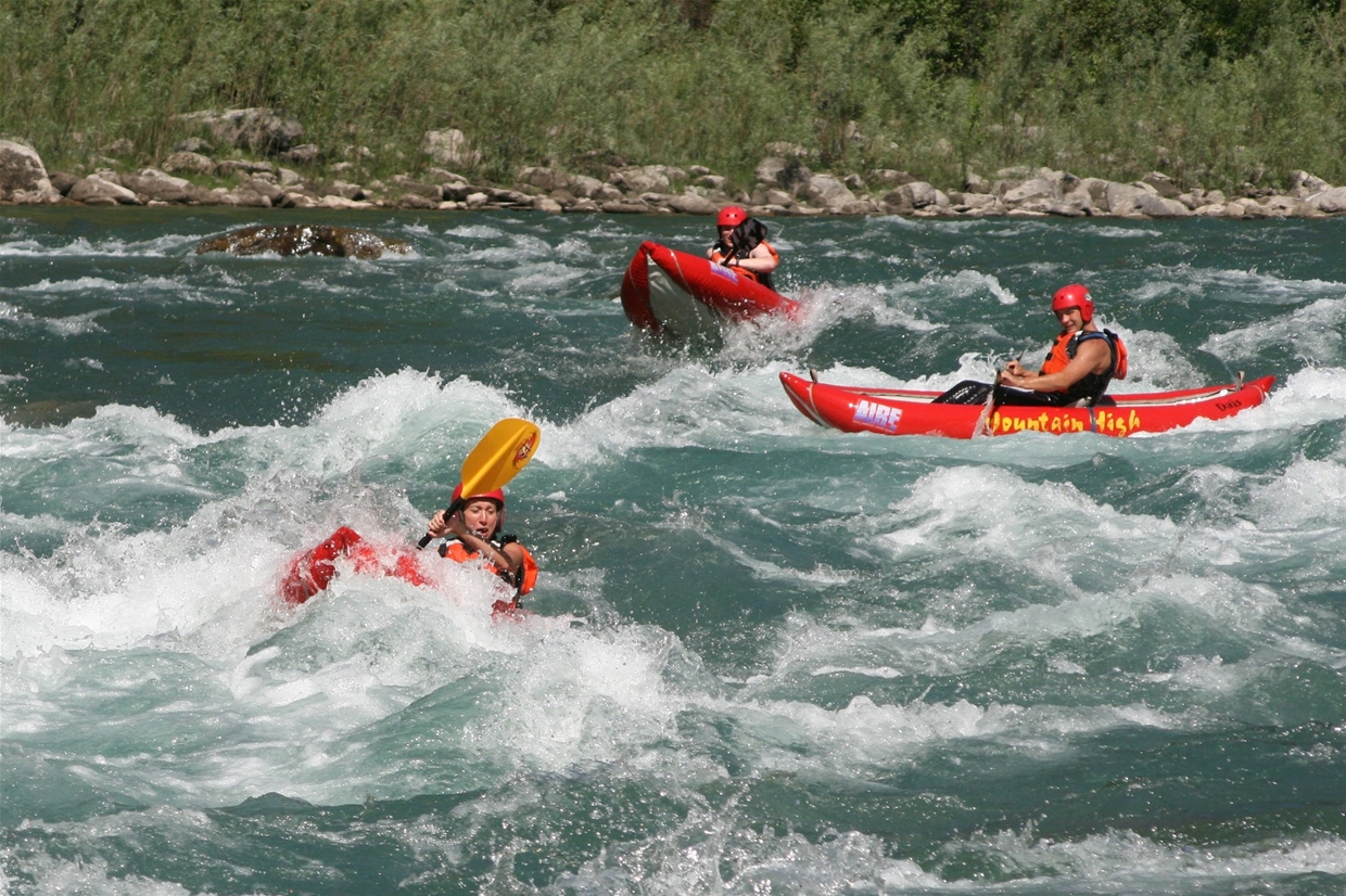 Inflatable kayaking the lower Elk River 