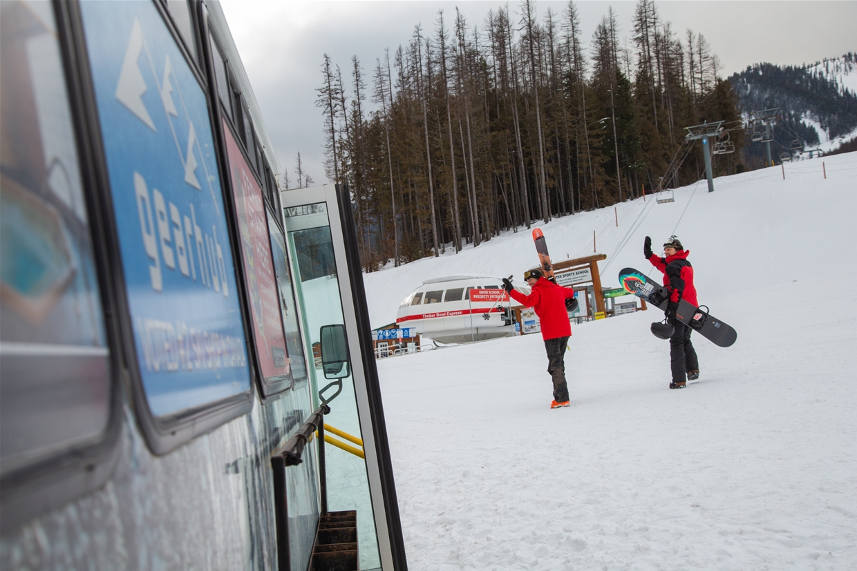 Fernie local town Ski Shuttle to Fernie Alpine Resort